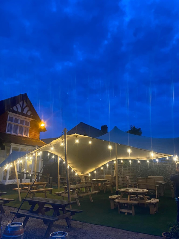 HQ Pencadlys Hotel Beer Garden